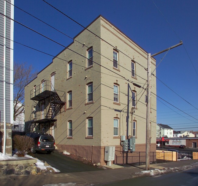 287 Hartwell St in Fall River, MA - Foto de edificio - Building Photo