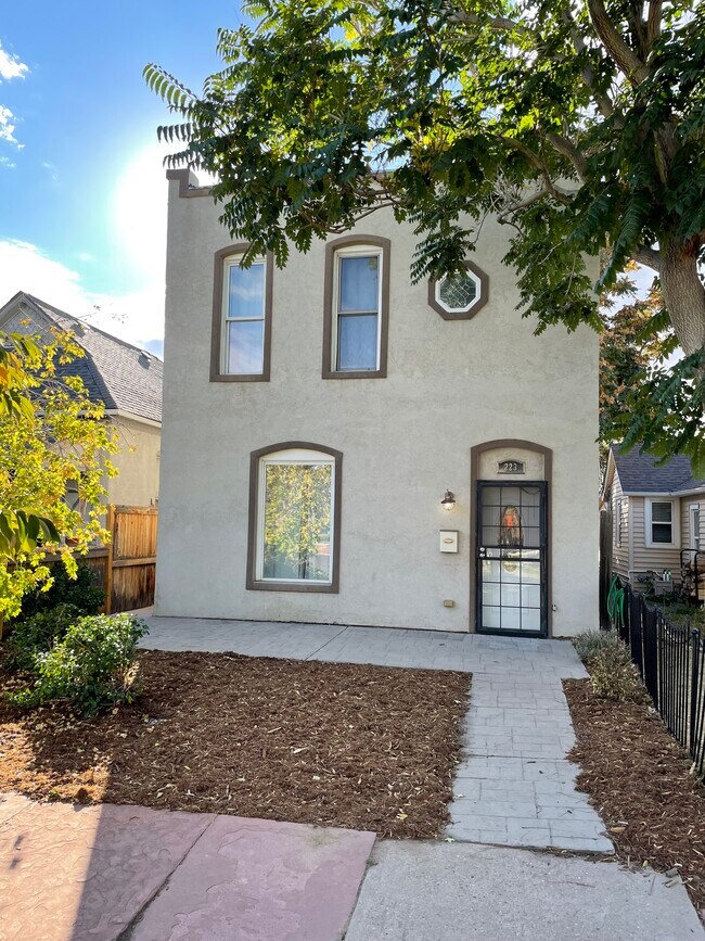 223 Fox St, Unit 001-3019 in Denver, CO - Building Photo - Building Photo