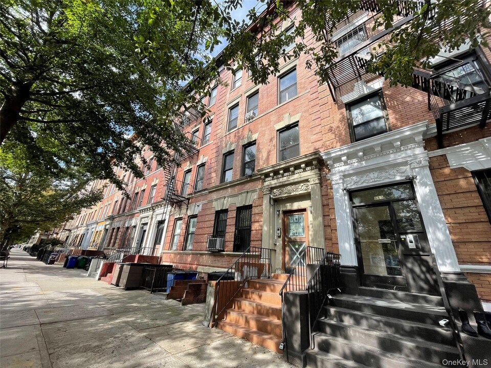 513 Park Pl in Brooklyn, NY - Building Photo