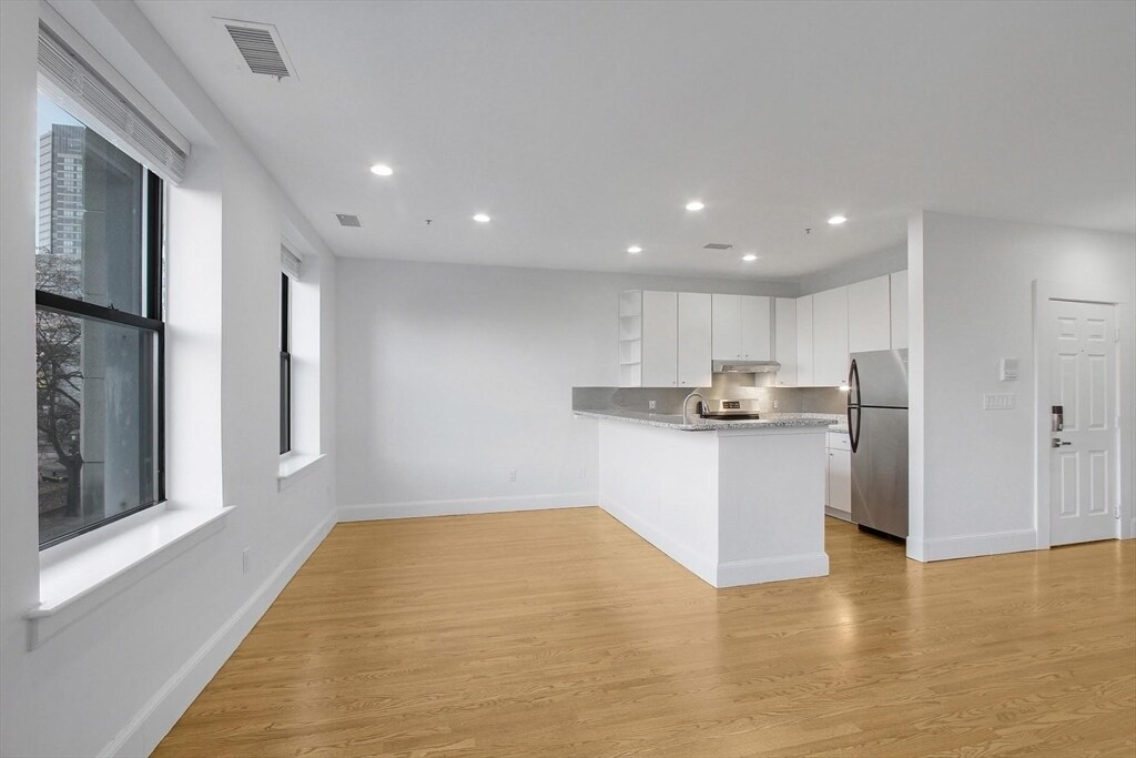 140 Boylston St in Boston, MA - Building Photo