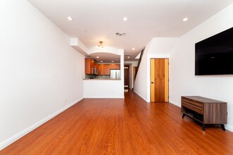 5303 Satsuma Ave in Los Angeles, CA - Building Photo - Building Photo