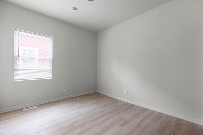 property at 3121 N California Ave