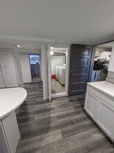 5330 W Dakin St, Unit #B in Chicago, IL - Building Photo - Building Photo