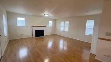1860 Beach Dr in Seaside, OR - Building Photo - Building Photo