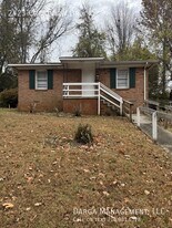 2423 Crestview Dr in Charlotte, NC - Building Photo