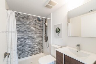 740 Meridian Ave in Miami Beach, FL - Building Photo - Building Photo