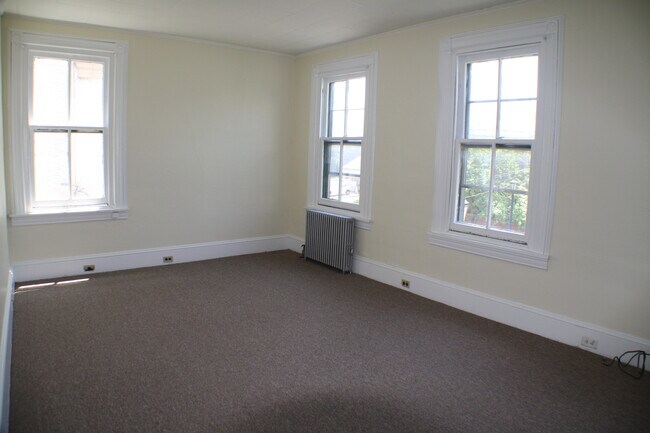 331 E Main St, Unit 331 3 bdrm in Collegeville, PA - Foto de edificio - Building Photo