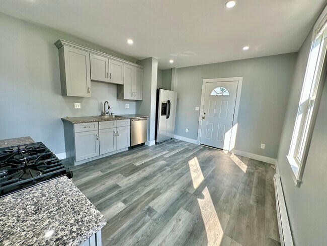512 Centre St, Unit 1 in Boston, MA - Building Photo - Building Photo