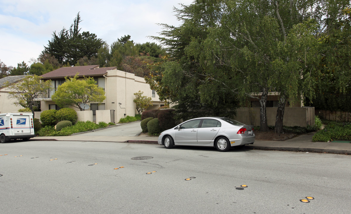 2015 Parrott Dr in San Mateo, CA - Building Photo