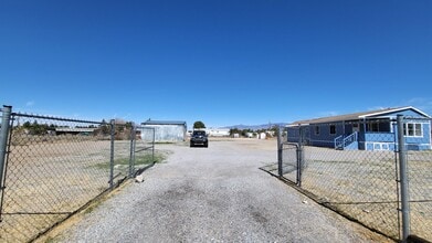 1270 W Irons St in Pahrump, NV - Foto de edificio - Building Photo