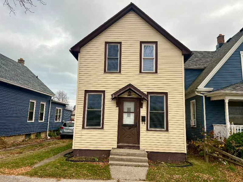 2033 Wiemann St in Sheboygan, WI - Foto de edificio