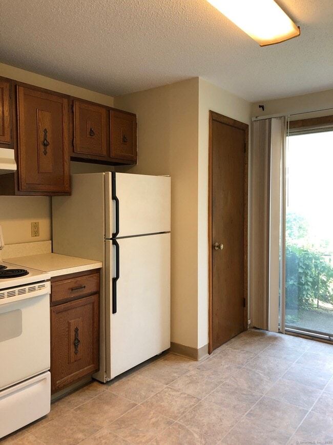 157 Allen St in Groton, CT - Building Photo - Building Photo