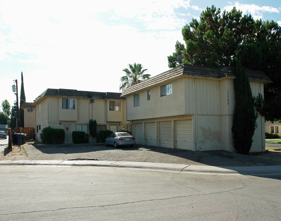 3073 E Simpson Ave in Fresno, CA - Foto de edificio