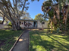 3025 50th St S in Gulfport, FL - Building Photo