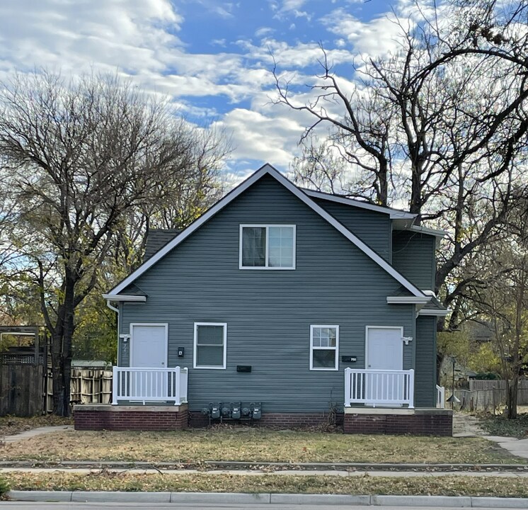 749 S 9th St, Unit B in Salina, KS - Building Photo