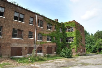 1835 Noble Rd in East Cleveland, OH - Foto de edificio - Building Photo