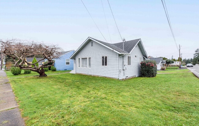 3314 Sherman Ave in North Bend, OR - Foto de edificio - Building Photo