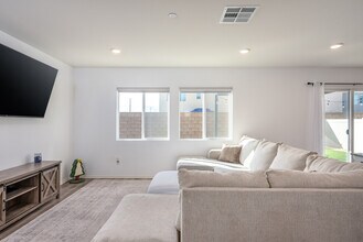 30937 Viper Ct in Winchester, CA - Building Photo - Building Photo