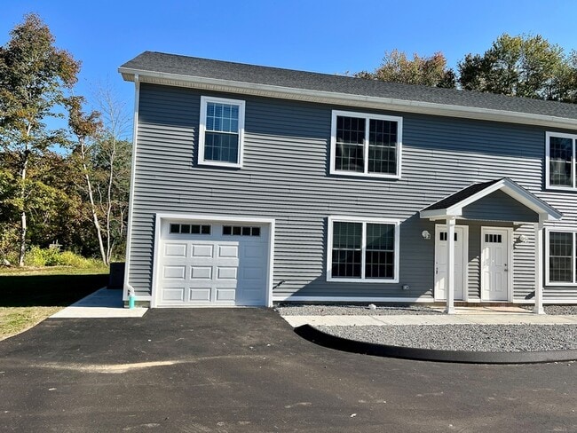 479 Norwich Ave, Unit 1 in Colchester, CT - Building Photo - Building Photo