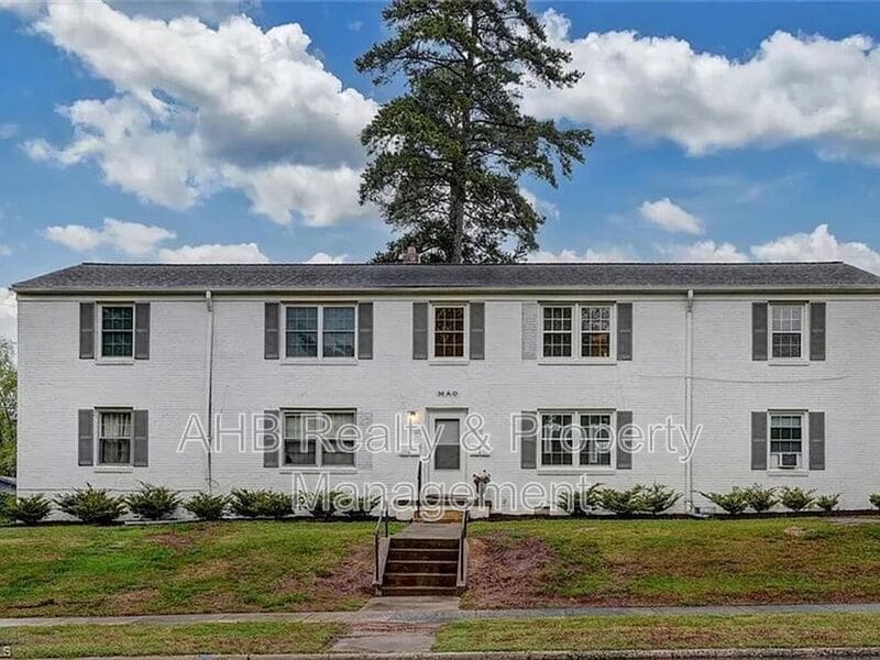 1700 W Front St in Burlington, NC - Building Photo