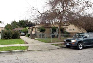 11936 Louise Ave in Los Angeles, CA - Foto de edificio - Building Photo