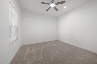 2325 Blue Mahoe Ln in Sarasota, FL - Building Photo - Building Photo