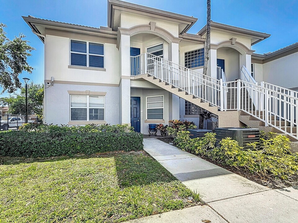 3180 N Haverhill Rd in West Palm Beach, FL - Building Photo