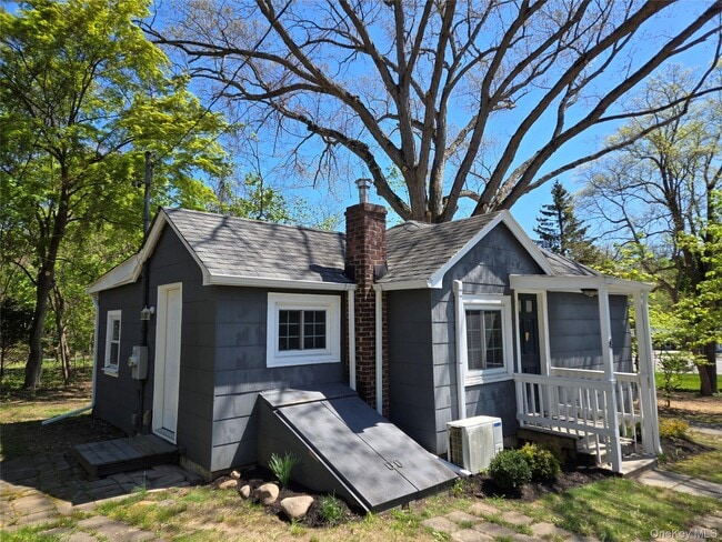property at 4 Private Rd