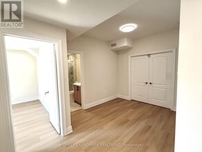 104 Mitchell Pl in Newmarket, ON - Building Photo - Building Photo