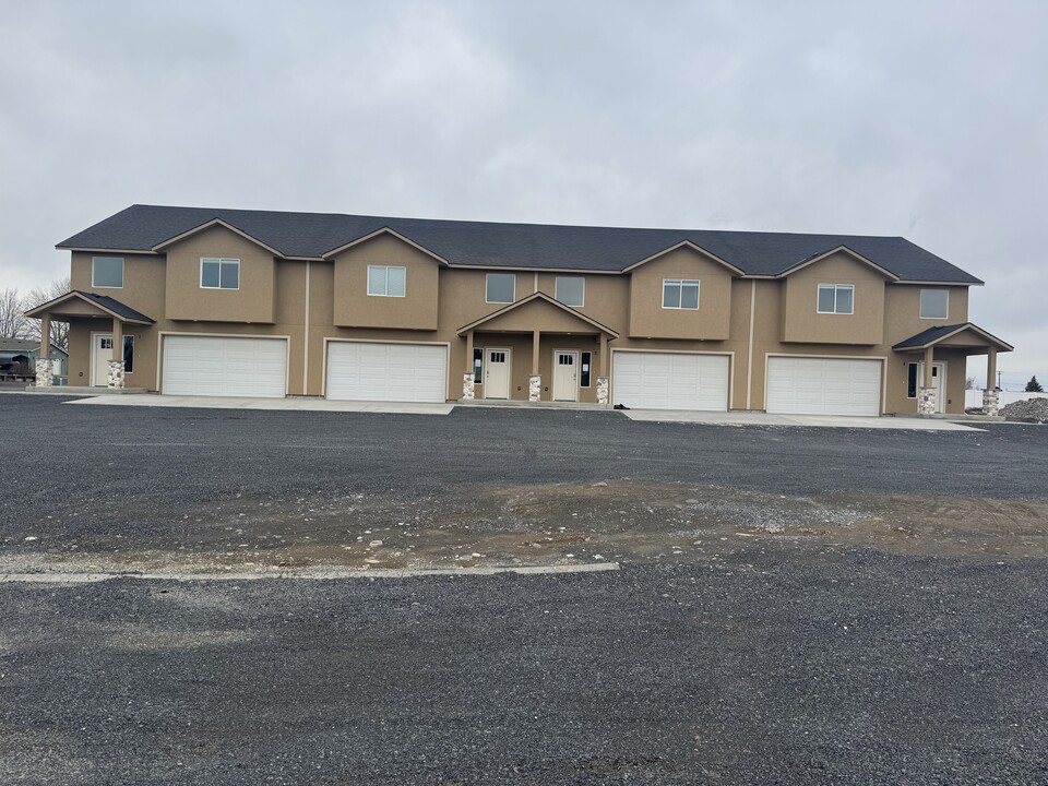 7622 McDougal Ave NE in Moses Lake, WA - Building Photo
