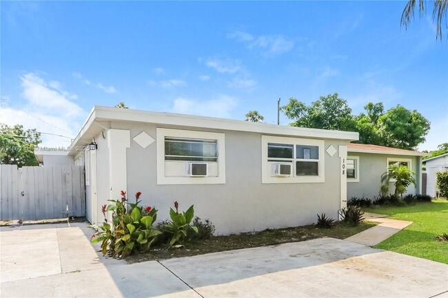 108 N 13th St in Lantana, FL - Foto de edificio - Building Photo