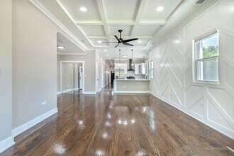 5855 S Indiana Ave in Chicago, IL - Building Photo - Building Photo