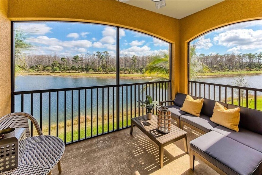 9584 Trevi Ct in Naples, FL - Building Photo