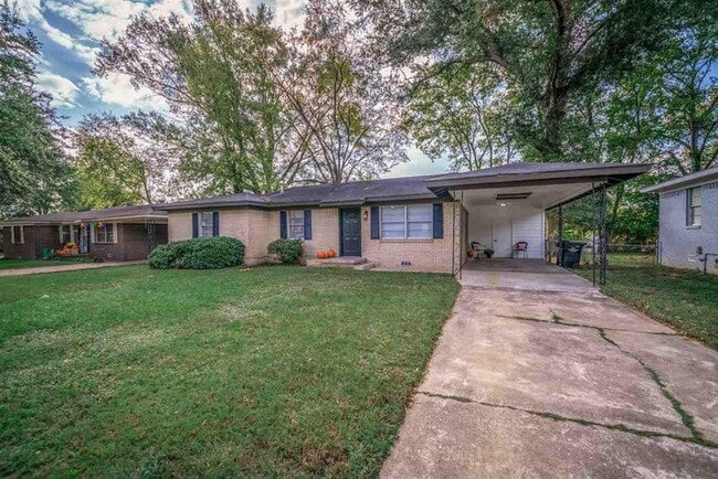 812 Glencrest Ln in Longview, TX - Building Photo - Building Photo