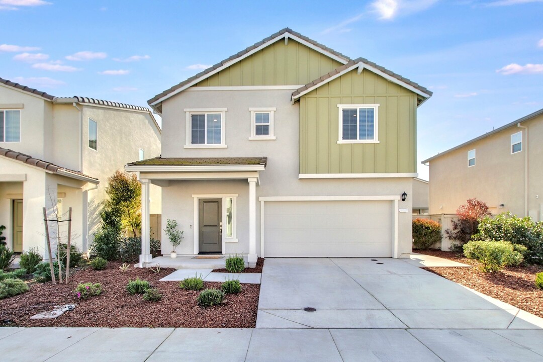 4040 Trailblazer Loop in Roseville, CA - Building Photo
