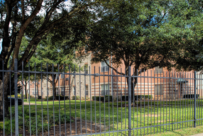 Bayou Glen in Houston, TX - Building Photo - Building Photo