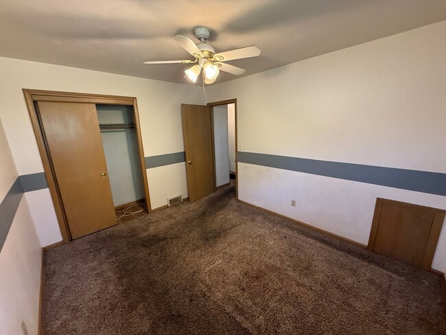 4004 Reservoir Blvd in Columbia Heights, MN - Foto de edificio - Building Photo