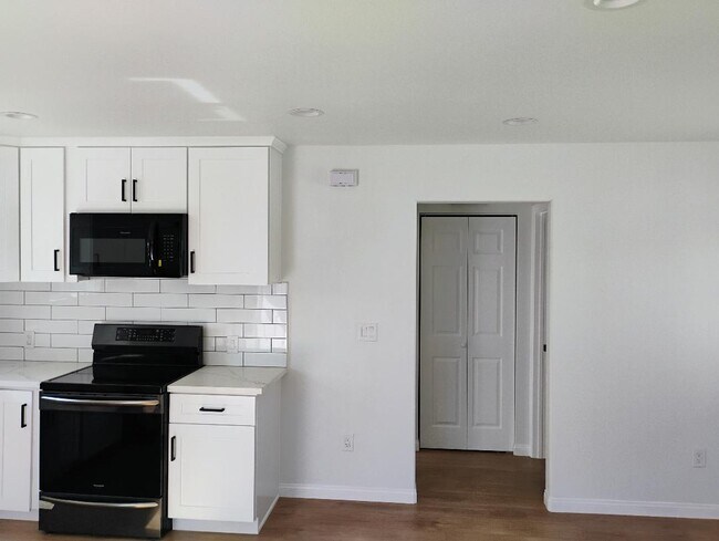 11812 Berendo Ave in Los Angeles, CA - Building Photo - Building Photo