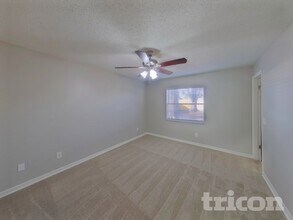 910 Sunridge Point Dr in Seffner, FL - Building Photo - Building Photo