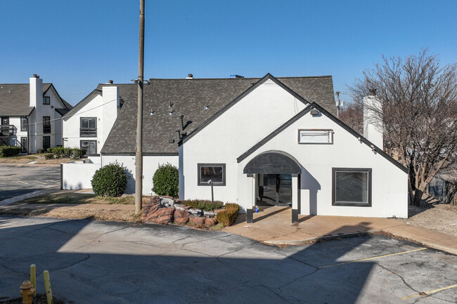 Studio 6 Apartments in Tulsa, OK - Building Photo - Building Photo