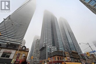 8 Wellesley St W in Toronto, ON - Building Photo - Building Photo