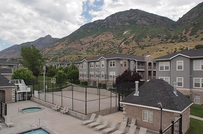 392 N Seven Peaks Blvd, Unit 322 in Provo, UT - Building Photo - Building Photo