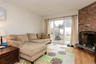 57 Sagamore Hill Dr in Port Washington, NY - Building Photo - Building Photo