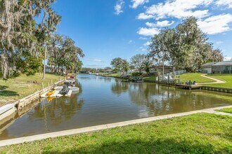 8 Fanwood Ct in Palm Coast, FL - Building Photo - Building Photo
