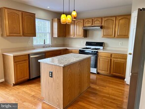 22909 Regent Terrace in Sterling, VA - Building Photo - Building Photo