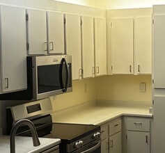 5064 Foothills Dr, Unit Unit A in Lake Oswego, OR - Building Photo - Building Photo