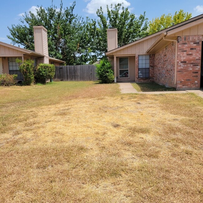 5806 Silver Sage Dr