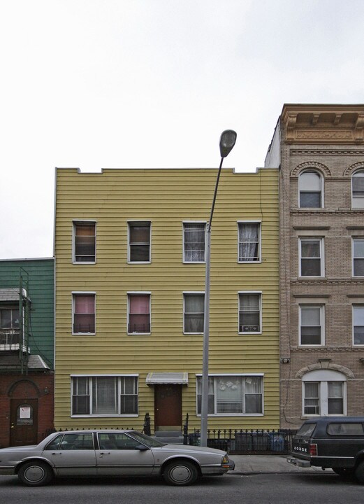 13 Newell St in Brooklyn, NY - Building Photo