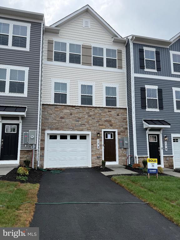 property at 176 Sioux Lp