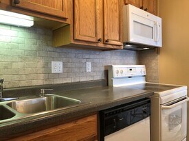 4680 Tower St SE, Unit 310 in Prior Lake, MN - Building Photo